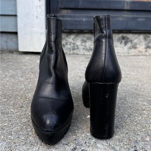 Elegant Black Heeled Boots